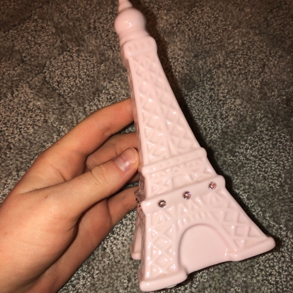 pink Eiffel tower